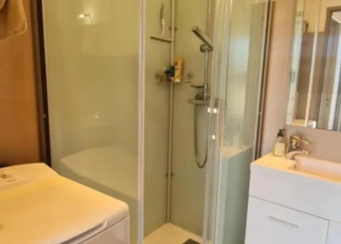 Bright House In For 6 People