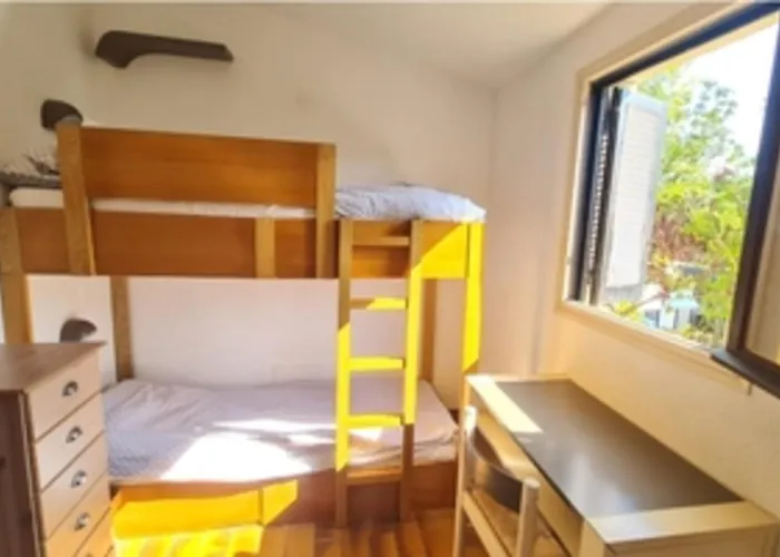 Bright House In For 6 People 度假居